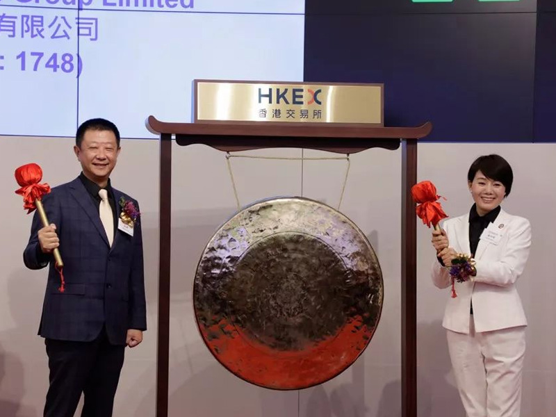 17 歲海底撈服務員,如今身家 30 億 17 歲海底撈服務員,如今身家 30 億