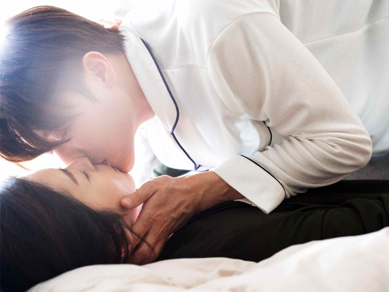 床上姿勢透露出他對妳的感情狀態? 床上姿勢透露出他對妳的感情狀態?