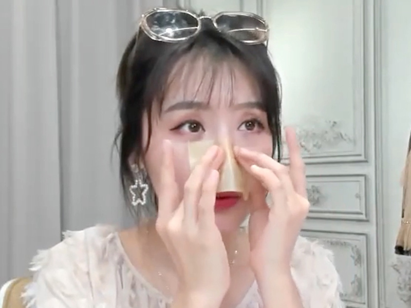 使用吸油紙，將會毛孔越來越大？