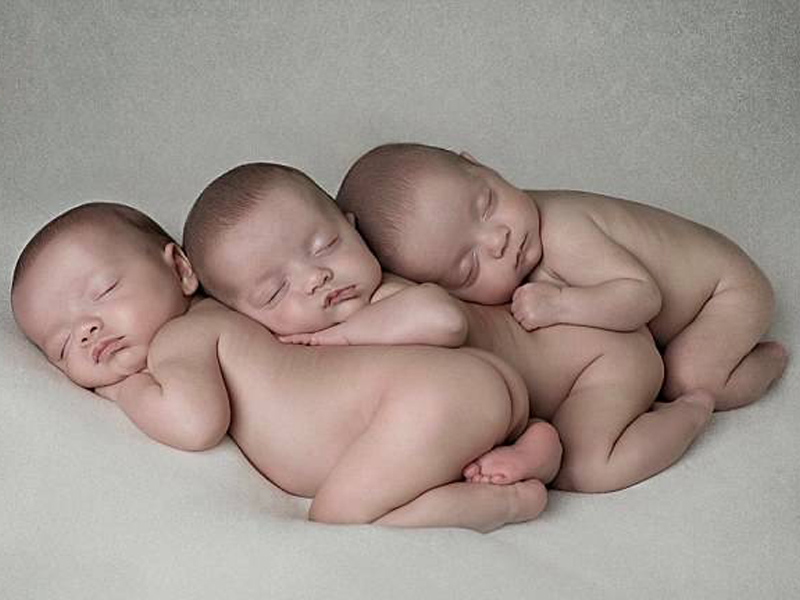 4 年前在網絡爆紅的三胞胎，長大後是什麼模樣？