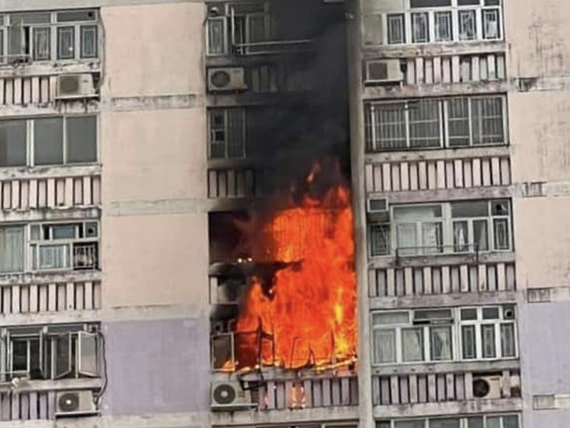 華富邨華昌樓起火 現場傳出爆炸聲 (視頻) 華富邨華昌樓起火 現場傳出爆炸聲 (視頻)