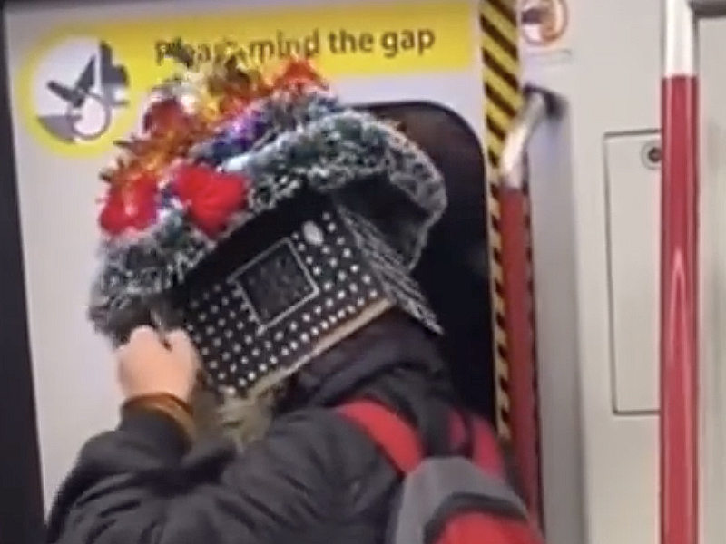 港鐵人肉聖誕樹