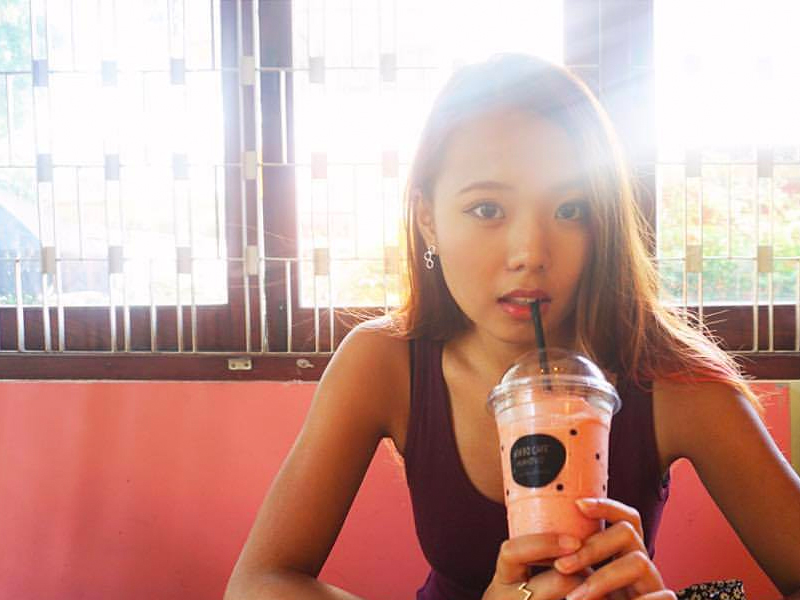 90 後美女 Blogger Sam拍胃 90 後美女 Blogger Sam拍胃