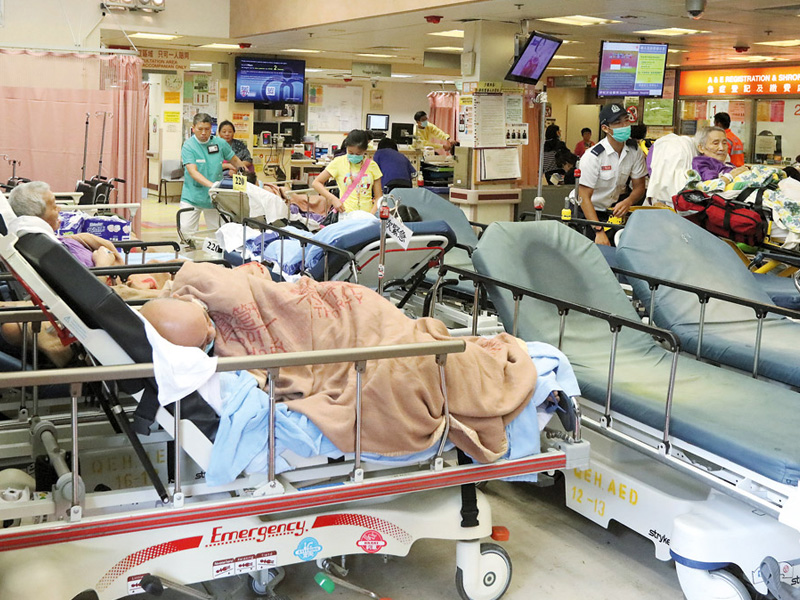 公立醫院床位嚴重不足:118人共用100個床位 公立醫院床位嚴重不足:118人共用100個床位