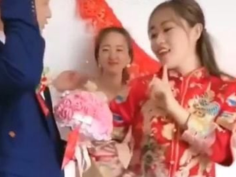 新娘迎親挑逗熱舞 新郎暴怒一把推飛 理由是 ...