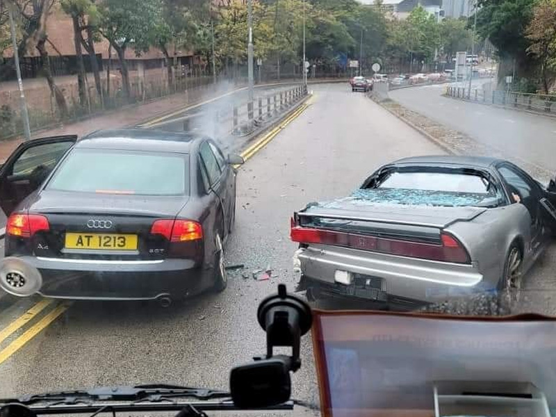 車CAM 本田NSX跑車炒過對面線 撞上載有初生嬰Audi 車CAM 本田NSX跑車炒過對面線 撞上載有初生嬰Audi