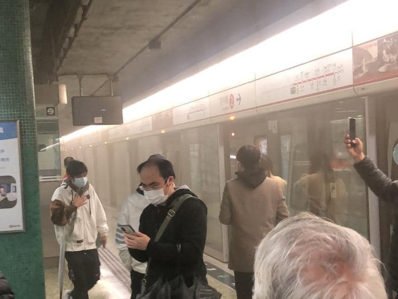 深水埗、長沙灣站 同時出現濃煙 深水埗、長沙灣站 同時出現濃煙