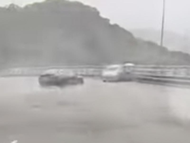 天雨路滑開車又快 前面壞車又突然失控 結果 ... 天雨路滑開車又快 前面壞車又突然失控 結果 ...