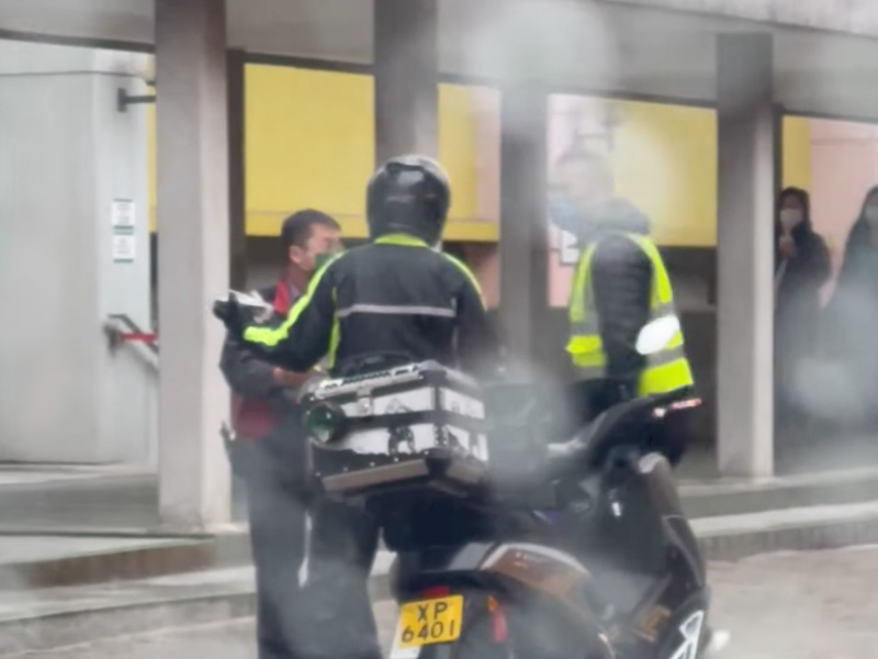 沙田第一城鎖車隊 外賣員落車不夠10秒 已被快速鎖車 沙田第一城鎖車隊 外賣員落車不夠10秒 已被快速鎖車