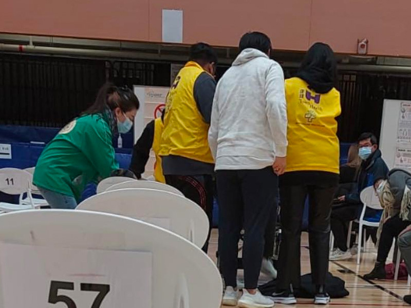 西環疫苗接種中心 男子打針稍休期間突然暈倒 西環疫苗接種中心 男子打針稍休期間突然暈倒