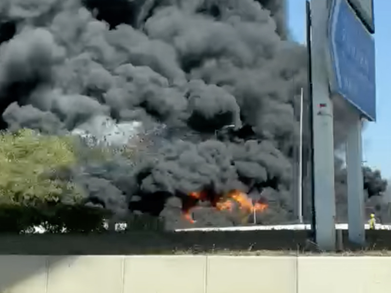 葵涌貨櫃碼頭發生火警 現場冒出大量濃煙 (影片)