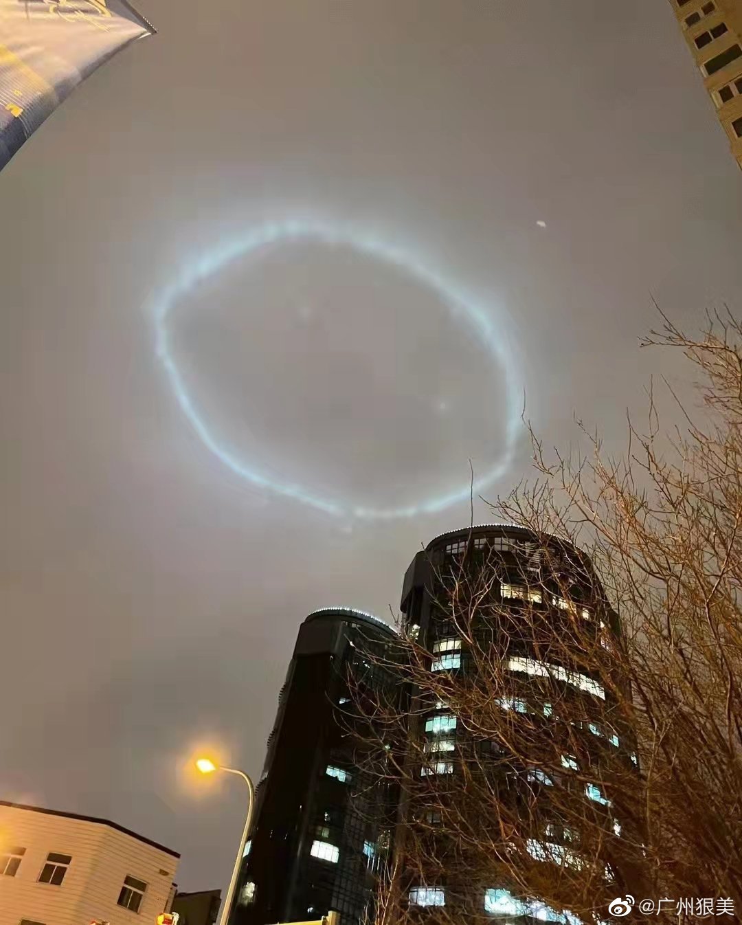 北京夜空出現 巨型神秘光圈