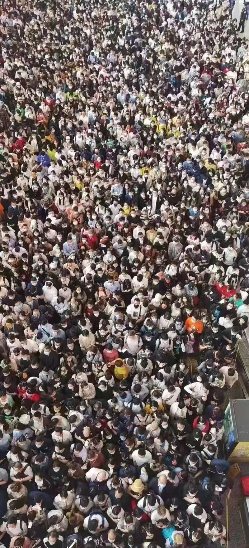 疑有感染者 廣州琶洲會展突然封館 數萬人翻欄逃跑