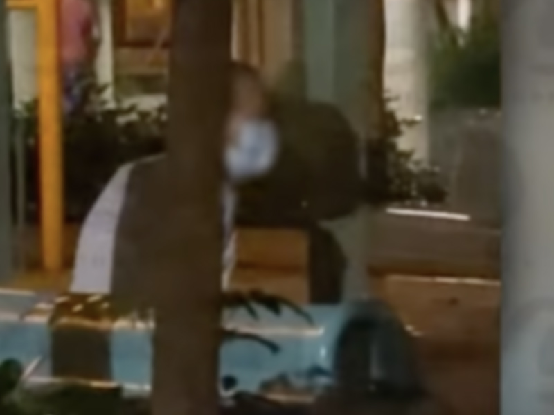 天水圍伯伯聲稱被老婆打 赤腳落街求助