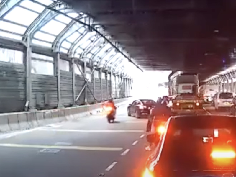 屯門公路切線 高速電單車避唔切 結果...