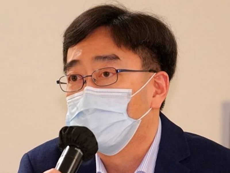 高永文：本港已被動地進入與病毒共存