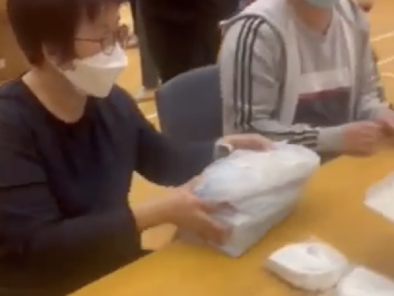 網傳民政事務處包抗疫物資現場 網民：庇護工場都快過佢