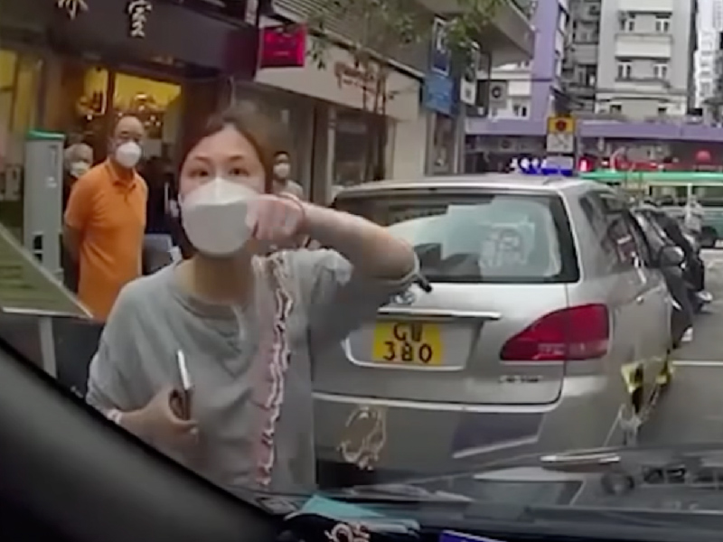 港女人肉霸位 仲拍人地部車