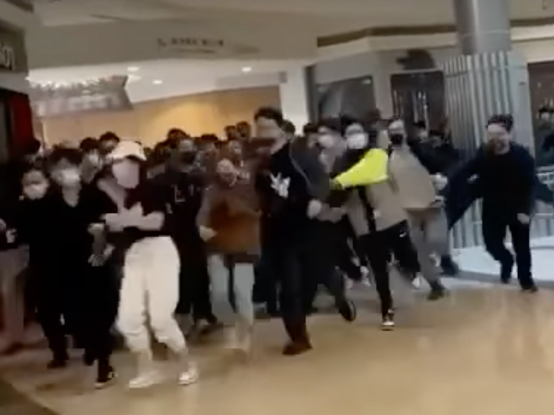 好誇張 香港人狗衝買 $2100 膠錶