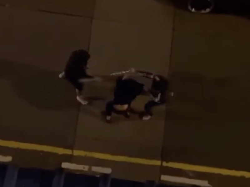 深水埗大南街 響朵都照俾陀地毆 扶受傷兄弟上車敗走