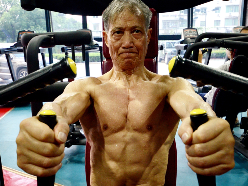 70 歲老人堅持健身，胸肌腹肌超有料！