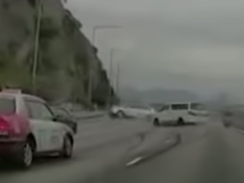 恐怖交通意外 急速撞飛私家車 凌空翻側十多轉