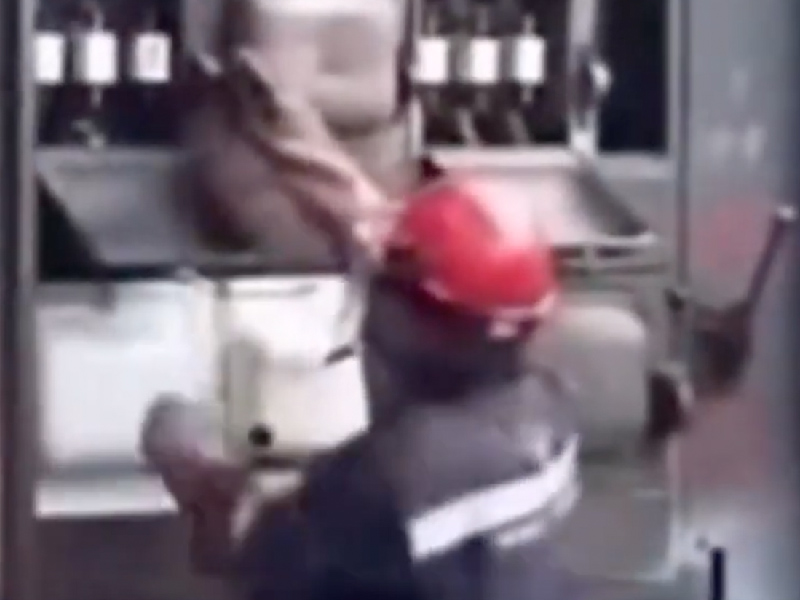 工人未斷電直接開啟高壓電箱 結果 ...