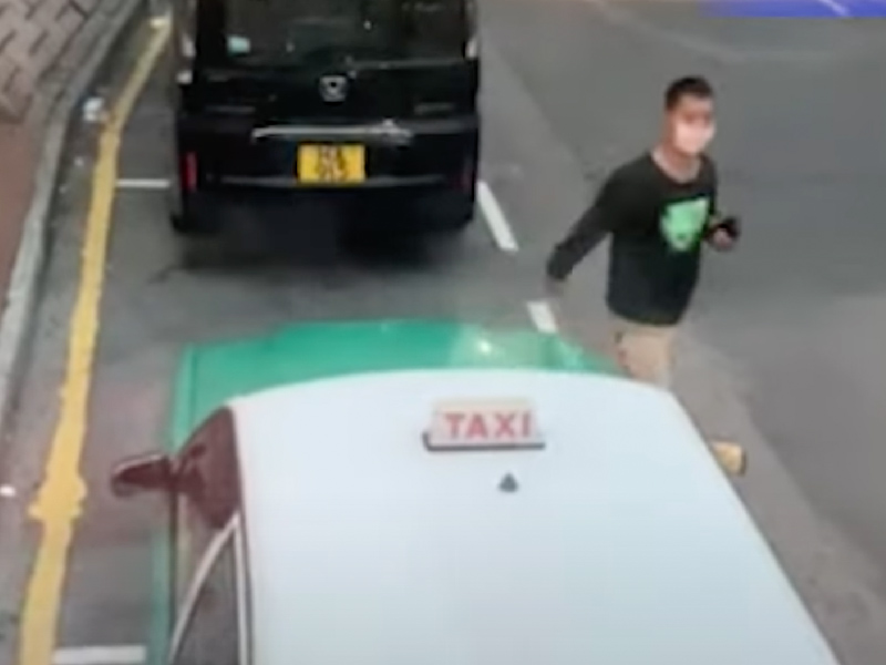 的士佬泊巴士站走咗去 被長呠仲施施然慢慢行