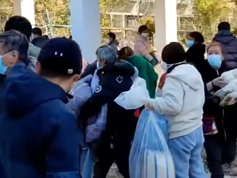 上海居民為求生存 互搶物資情況 上海居民為求生存 互搶物資情況