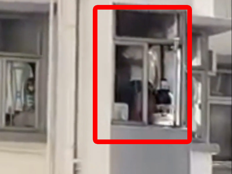 長沙灣變態佬 企窗台屙尿落街 長沙灣變態佬 企窗台屙尿落街