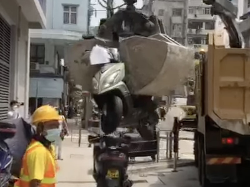 夾公仔式清理違泊死車