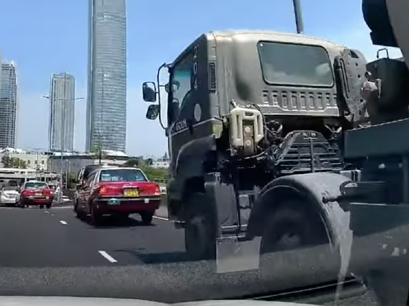 夏慤道天橋三車串燒意外經過