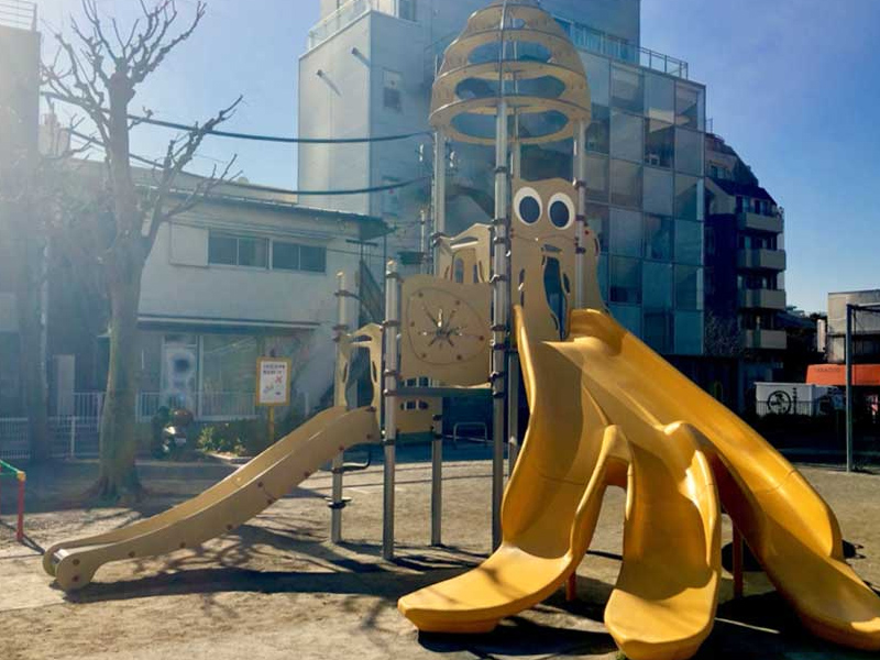 日本公園名物「香蕉滑梯」暗藏殺機