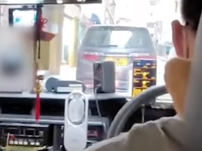 的士司機拒過海 居然熄匙落車反鎖乘客 的士司機拒過海 居然熄匙落車反鎖乘客