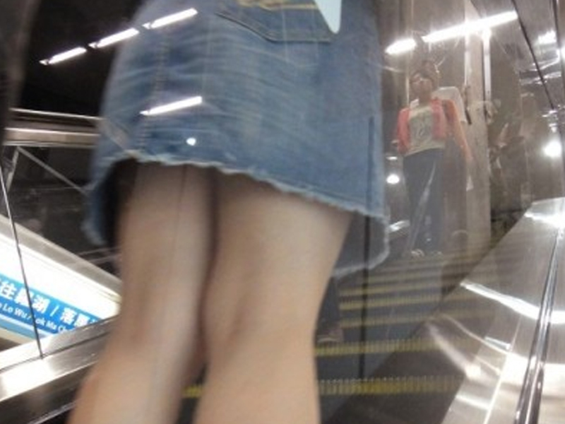 13歲少年偷拍 27歲女子裙底被捕 #偷拍裙底 13歲少年偷拍 27歲女子裙底被捕 #偷拍裙底