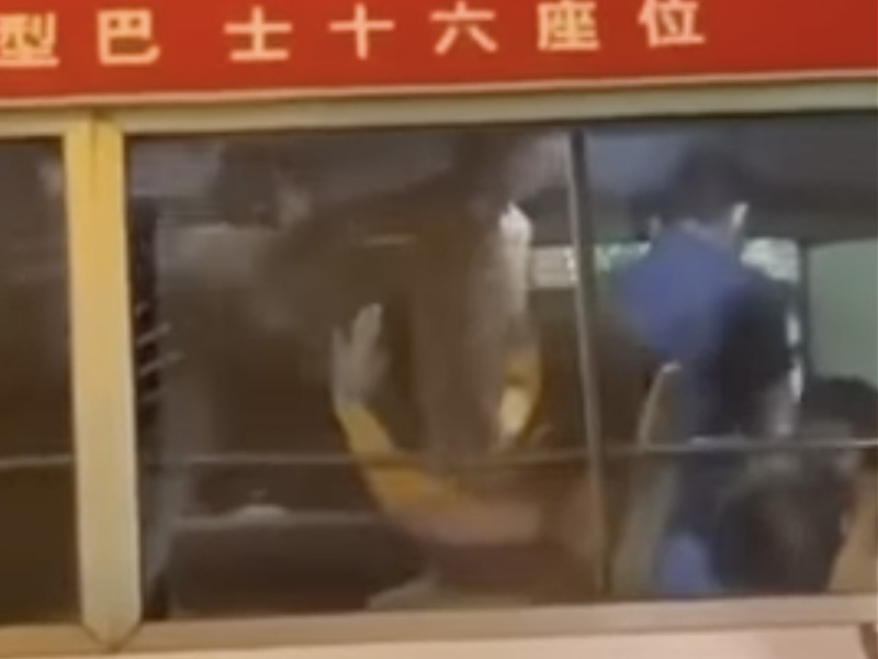 中環小巴困獸MMA 中環小巴困獸MMA