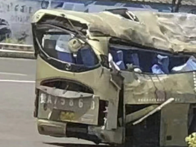 貴州防疫大巴翻側27人遇難 貴州防疫大巴翻側27人遇難