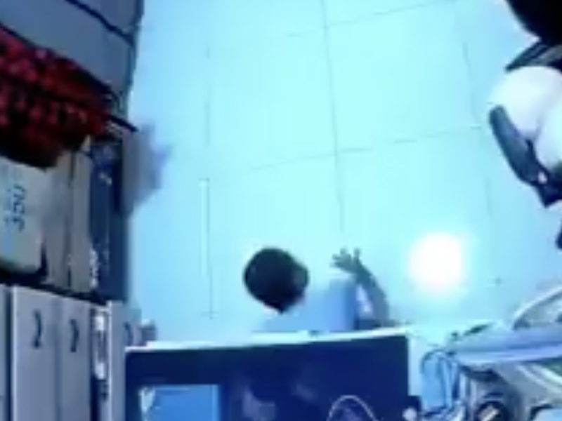 地震時獨自在家 監控拍下10歲弟的畫面