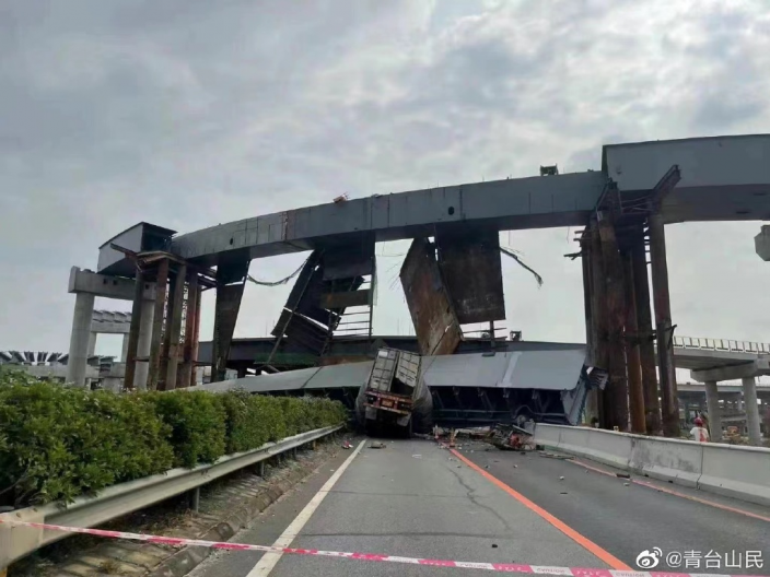 江門高架橋倒塌 壓扁大貨車
