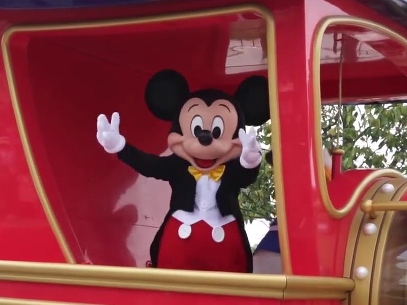 迪士尼遊客拍米奇頭部：拍它怎麼了