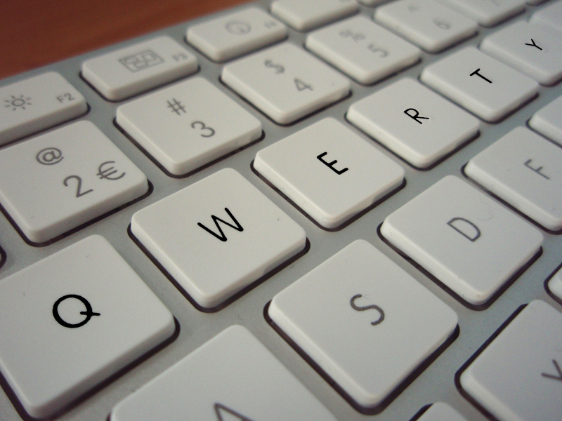 為什麼鍵盤的字母順序是 QWERTY,不是 ABCDE? 為什麼鍵盤的字母順序是 QWERTY,不是 ABCDE?