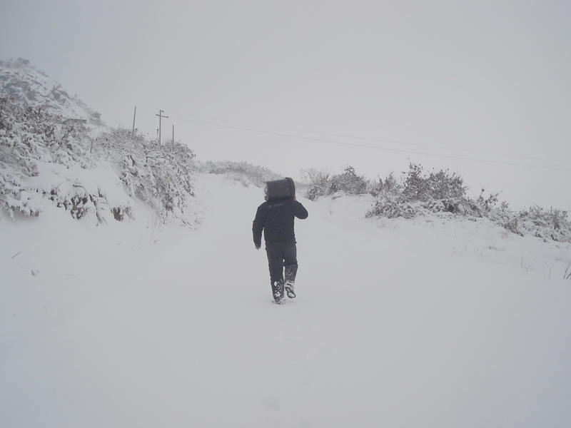 再多的錦上添花，也不如雪中送炭