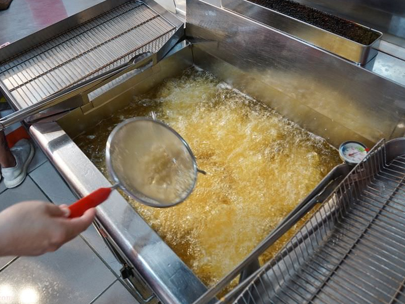 疑服搖頭丸後失理智 青年割陽具放鍋油炸