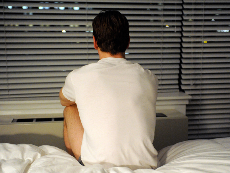 男人越無能，越愛對女人做這 3 件事