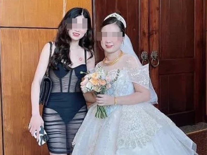 美女穿三點式透視裝，出席婚禮