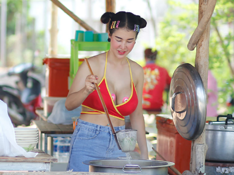 性感打扮老闆娘火了