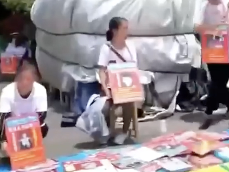 中國五一黃金周，家長去尋找失踪兒童