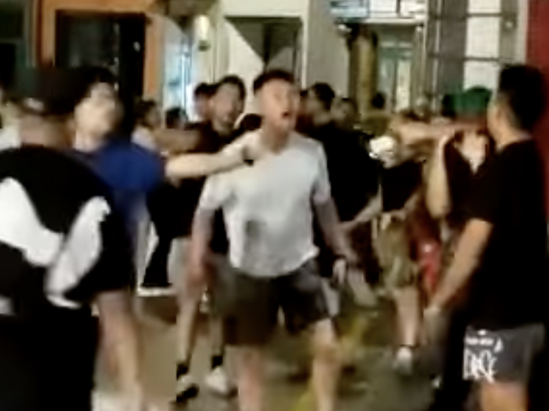 中環 MMA 雲咸街 20 人大混戰