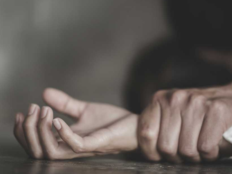 性慾強男友把她當妓女 居然付錢要她 OT 愛愛