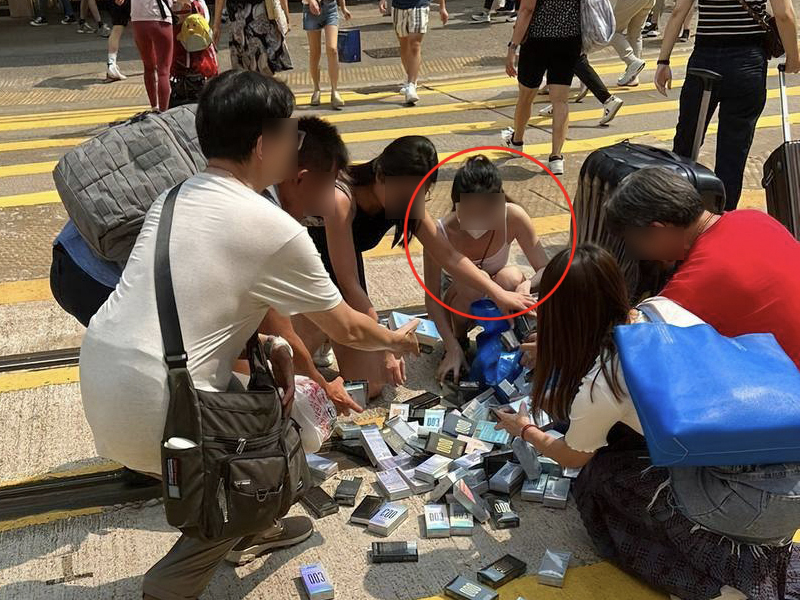 性感少女銅鑼灣馬路 倒瀉大批避孕套